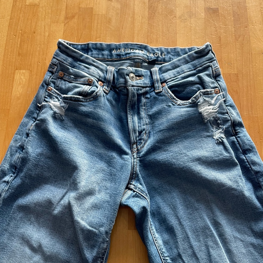 American Eagle- size 6 Long- curvy straight jeans. Worn a few times